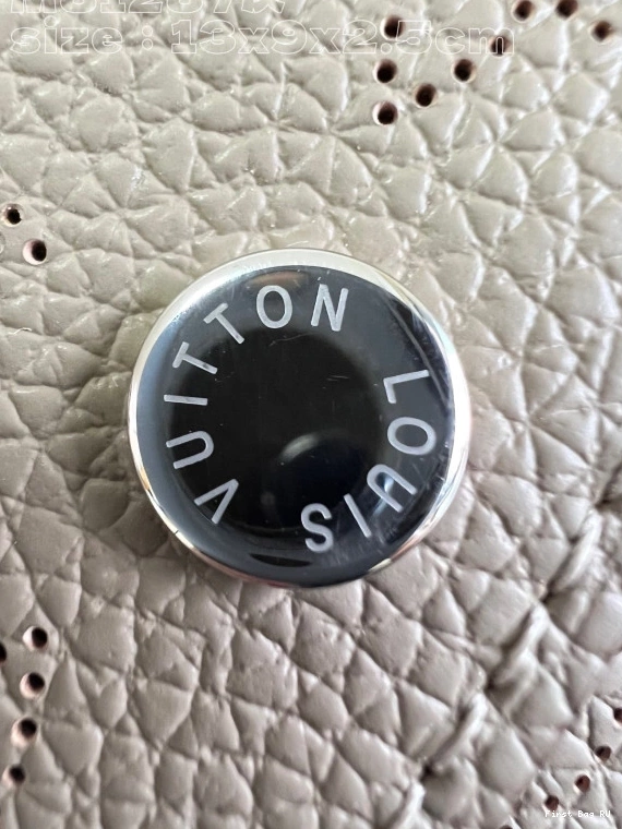 First bag CARD LOUIS RECTO VERSO VUITTON HOLDER 0727